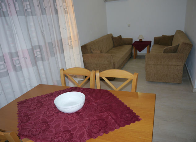 Imagen de la habitación del Hotel Tria Adelphia. Foto 7