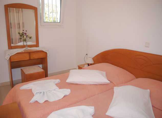 Imagen de la habitación del Hotel Tria Adelphia. Foto 8