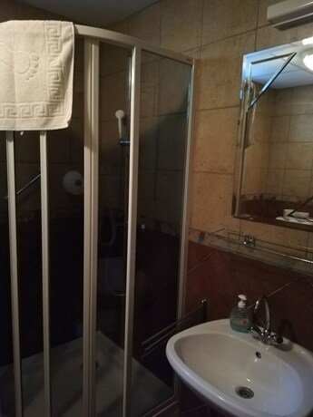 Imagen de la habitación del Hotel Triász. Foto 3