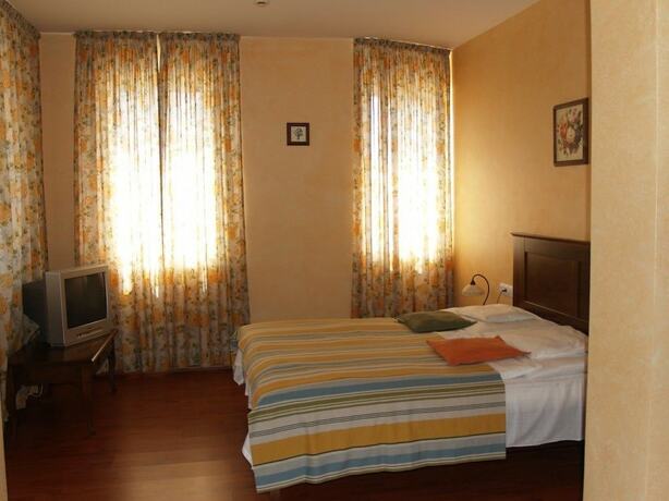 Imagen de la habitación del Hotel Triász. Foto 17