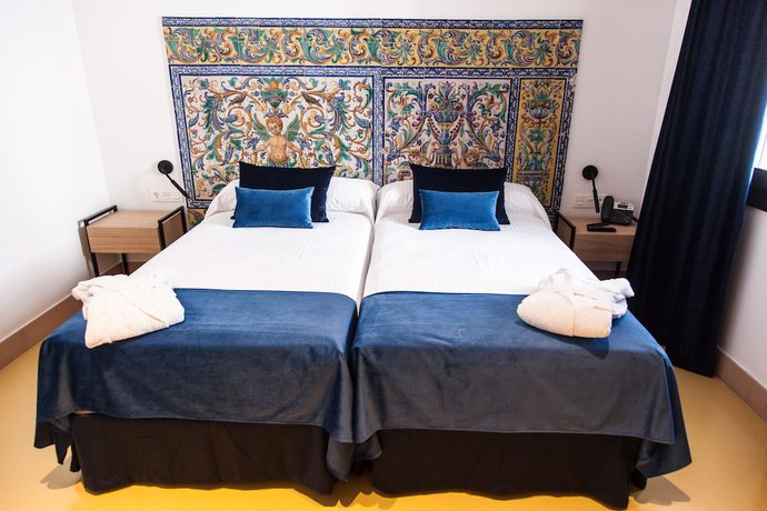 Imagen de la habitación del Hotel Triana Montalv&aacute;n. Foto 2