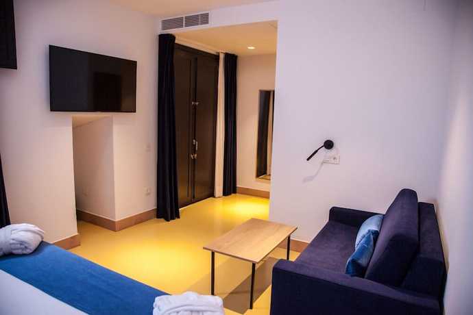 Imagen de la habitación del Hotel Triana Montalv&aacute;n. Foto 12