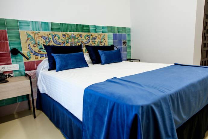 Imagen de la habitación del Hotel Triana Montalv&aacute;n. Foto 14