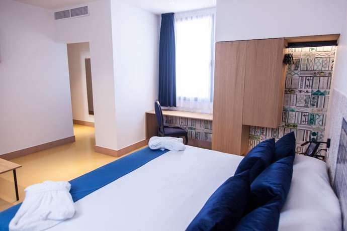 Imagen de la habitación del Hotel Triana Montalv&aacute;n. Foto 15