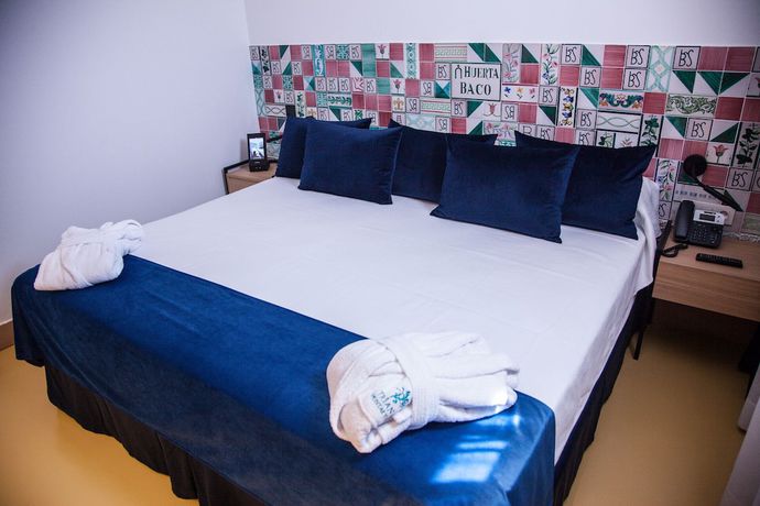 Imagen de la habitación del Hotel Triana Montalv&aacute;n. Foto 17