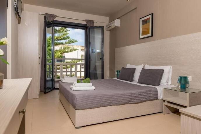 Imagen de la habitación del Hotel Trianon Studios. Foto 19