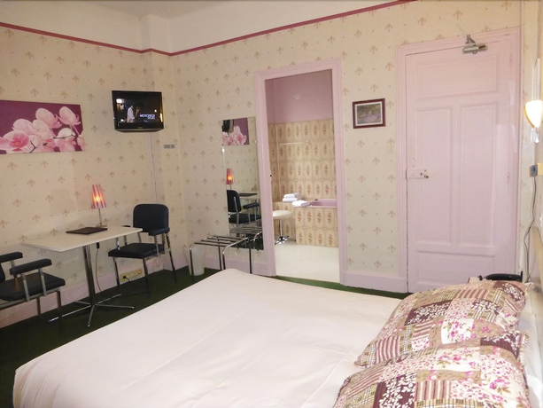 Imagen de la habitación del Hotel Trianon, VICHY. Foto 13