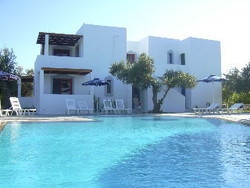 Imagen de la piscina del Hotel Triantafyllas apartments. Foto 7