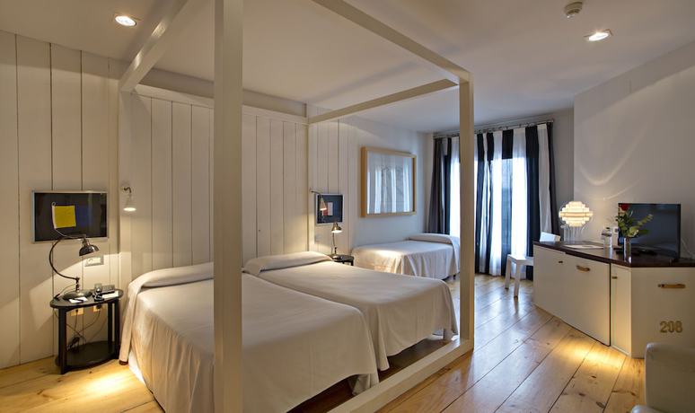 Imagen de la habitación del Hotel Trias. Foto 10