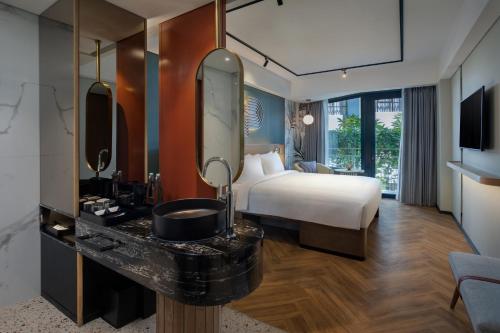 Imagen de la habitación del Hotel Tribe Bali Kuta Beach. Foto 7