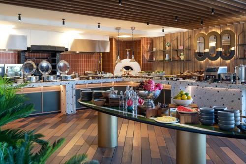 Imagen del bar/restaurante del Hotel Tribe Bali Kuta Beach. Foto 3