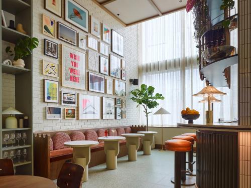 Imagen del bar/restaurante del Hotel Tribe London Canary Wharf. Foto 3