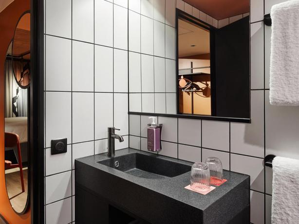 Imagen de la habitación del Hotel Tribe Paris Saint Ouen. Foto 8