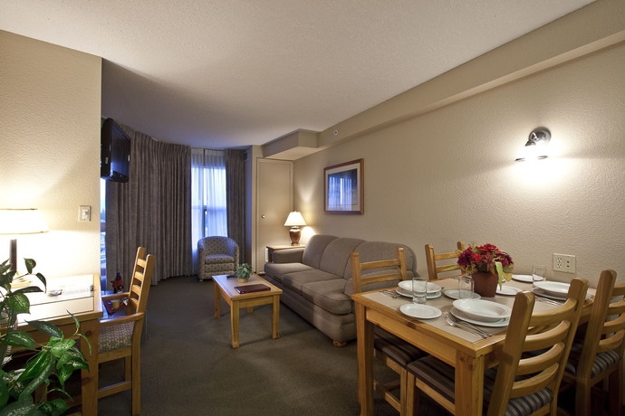 Imagen de los interiores del Hotel Trickle Creek Lodge. Foto 9