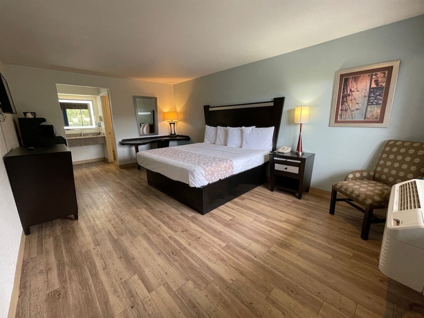 Imagen de la habitación del Hotel Tricove Inn & Suites. Foto 9