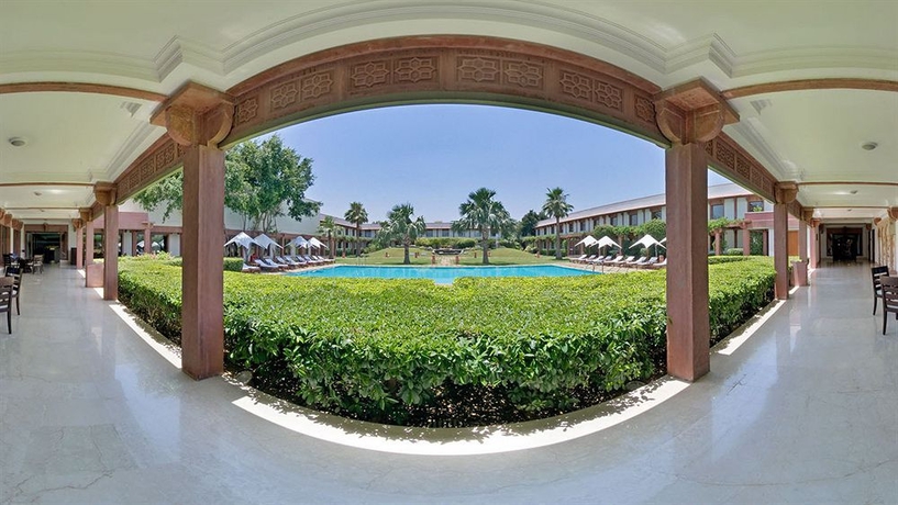 Imagen de los exteriores del Hotel Trident, Agra. Foto 9