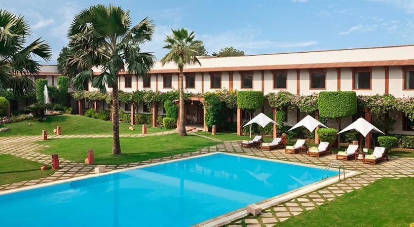 Imagen de la piscina del Hotel Trident, Agra. Foto 16