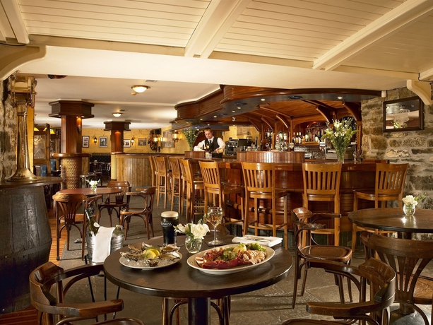 Imagen del bar/restaurante del Hotel Trident. Foto 2