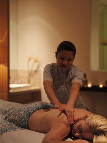 Imagen de la piscina del Hotel Trident Hyderabad. Foto 19