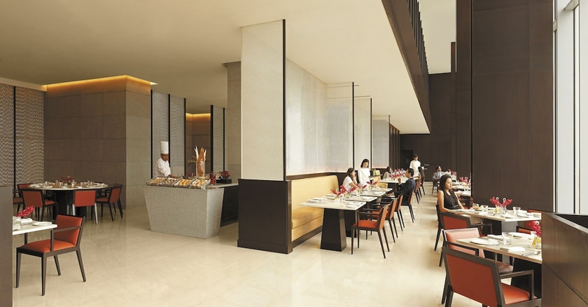 Imagen del bar/restaurante del Hotel Trident Hyderabad. Foto 3