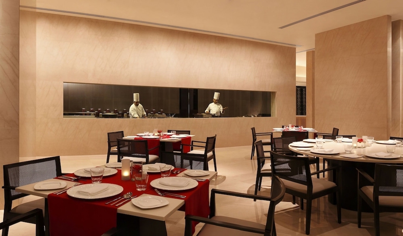 Imagen del bar/restaurante del Hotel Trident Hyderabad. Foto 4