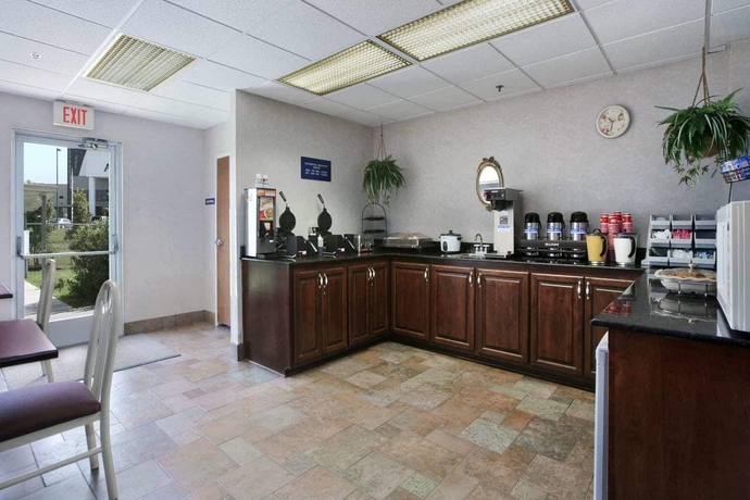 Imagen del bar/restaurante del Hotel Trident Inn and Suites, Baton Rouge. Foto 2
