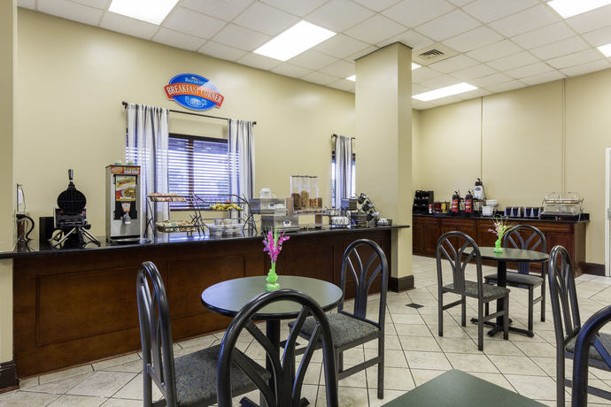 Imagen de los interiores del Hotel Trident Inn and Suites. Foto 8