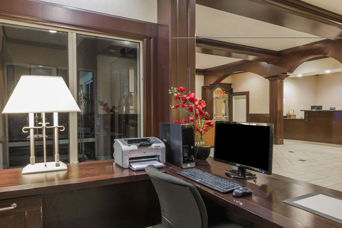 Imagen de los interiores del Hotel Trident Inn and Suites. Foto 9