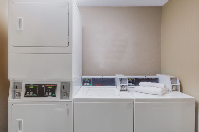Imagen de la habitación del Hotel Trident Inn and Suites. Foto 6