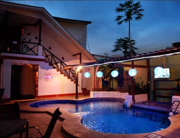 Imagen de la piscina del Hotel Trident Poseidon. Foto 17