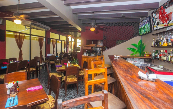 Imagen del bar/restaurante del Hotel Trident Poseidon. Foto 4