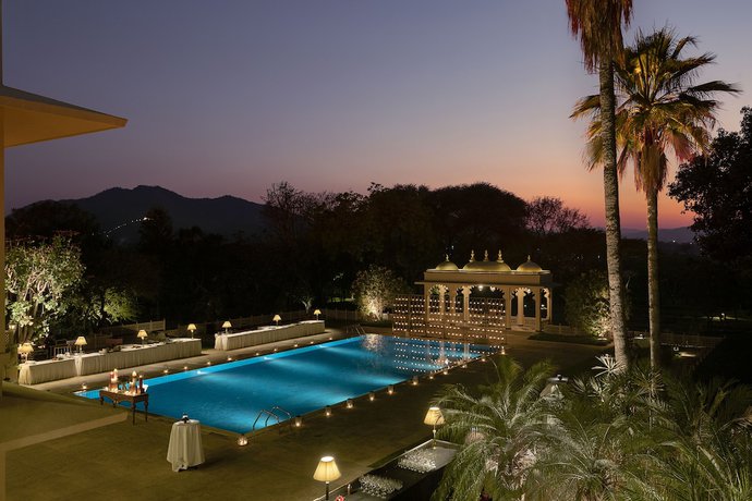 Imagen de la piscina del Hotel Trident, Udaipur. Foto 19
