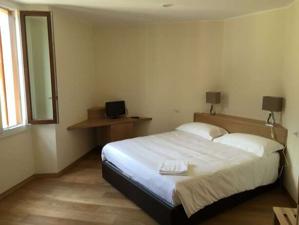 Imagen de la habitación del Hotel Trieste, Morbegno. Foto 12