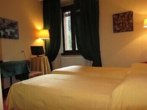 Imagen de la habitación del Hotel Trieste, Morbegno. Foto 13