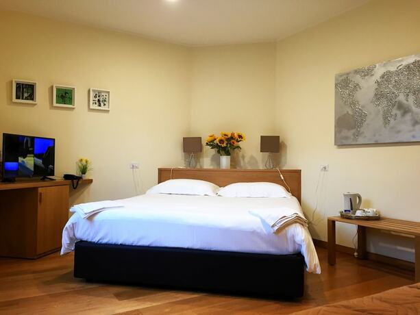 Imagen de la habitación del Hotel Trieste, Morbegno. Foto 15