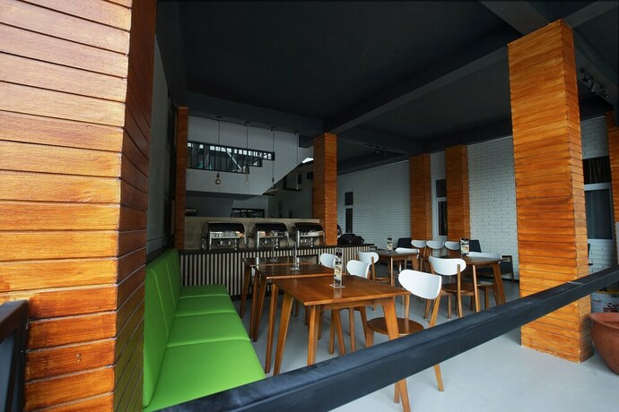 Imagen del bar/restaurante del Hotel Triizz Semarang By Royal Singosari. Foto 12