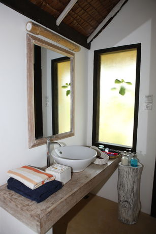 Imagen de los exteriores del Hotel Trikora Beach Club and Resort. Foto 10