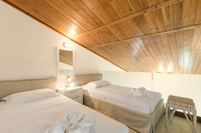 Imagen de la habitación del Hotel Trikorfo Beach. Foto 11