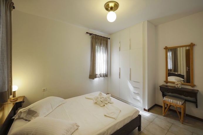 Imagen de la habitación del Hotel Trikorfo Beach. Foto 12