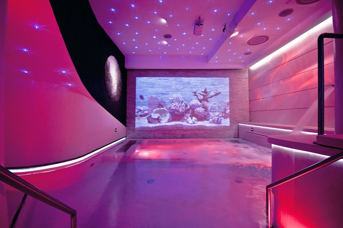 Imagen de la piscina del Hotel Trilussa Palace Wellness and Spa. Foto 12