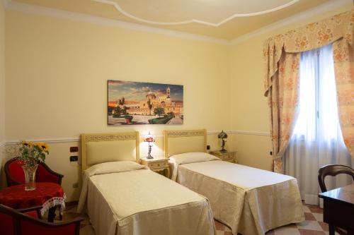Imagen de la habitación del Hotel Trinacria. Foto 12