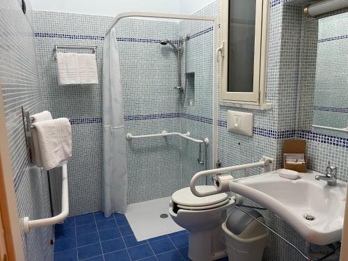 Imagen de la habitación del Hotel Trinacria. Foto 20