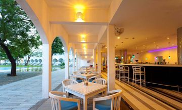 Imagen del bar/restaurante del Hotel Trinco Blu By Cinnamon. Foto 2
