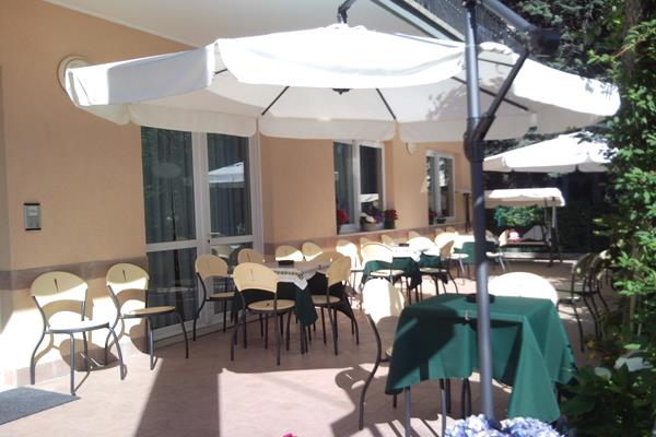 Imagen de los exteriores del Hotel Trinidad, Rimini. Foto 9