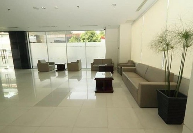 Imagen de los interiores del Hotel Triniti Jakarta. Foto 18
