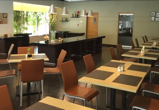 Imagen del bar/restaurante del Hotel Triniti Jakarta. Foto 4