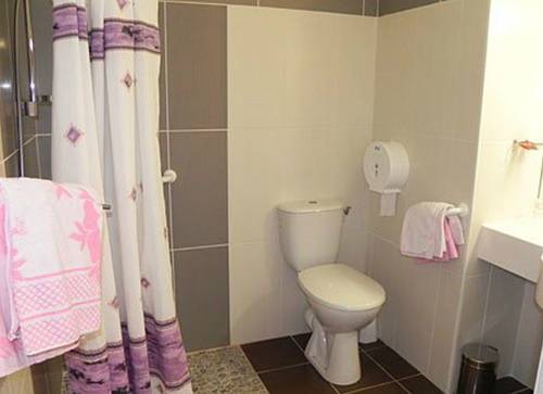 Imagen de la habitación del Hotel Trinquet. Foto 9