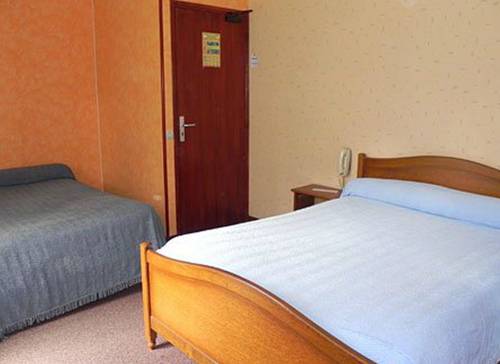 Imagen de la habitación del Hotel Trinquet. Foto 12
