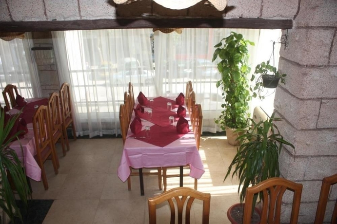 Imagen del bar/restaurante del Hotel Trio Caroline. Foto 3