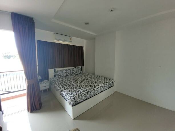 Imagen general del Hotel Trio Gems Condo Beach. Foto 12